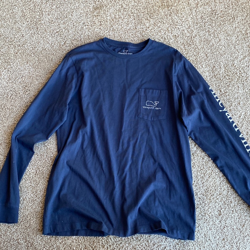 Women’s Vineyard Vines M long sleeved shirt. 100% cotton. Excellent condition.